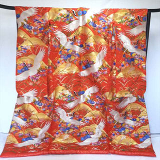 金糸遠景山に飛び鶴と秋の草花模様の唐織