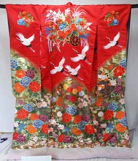 花車に飛び鶴の刺繍柄に古典花の唐織